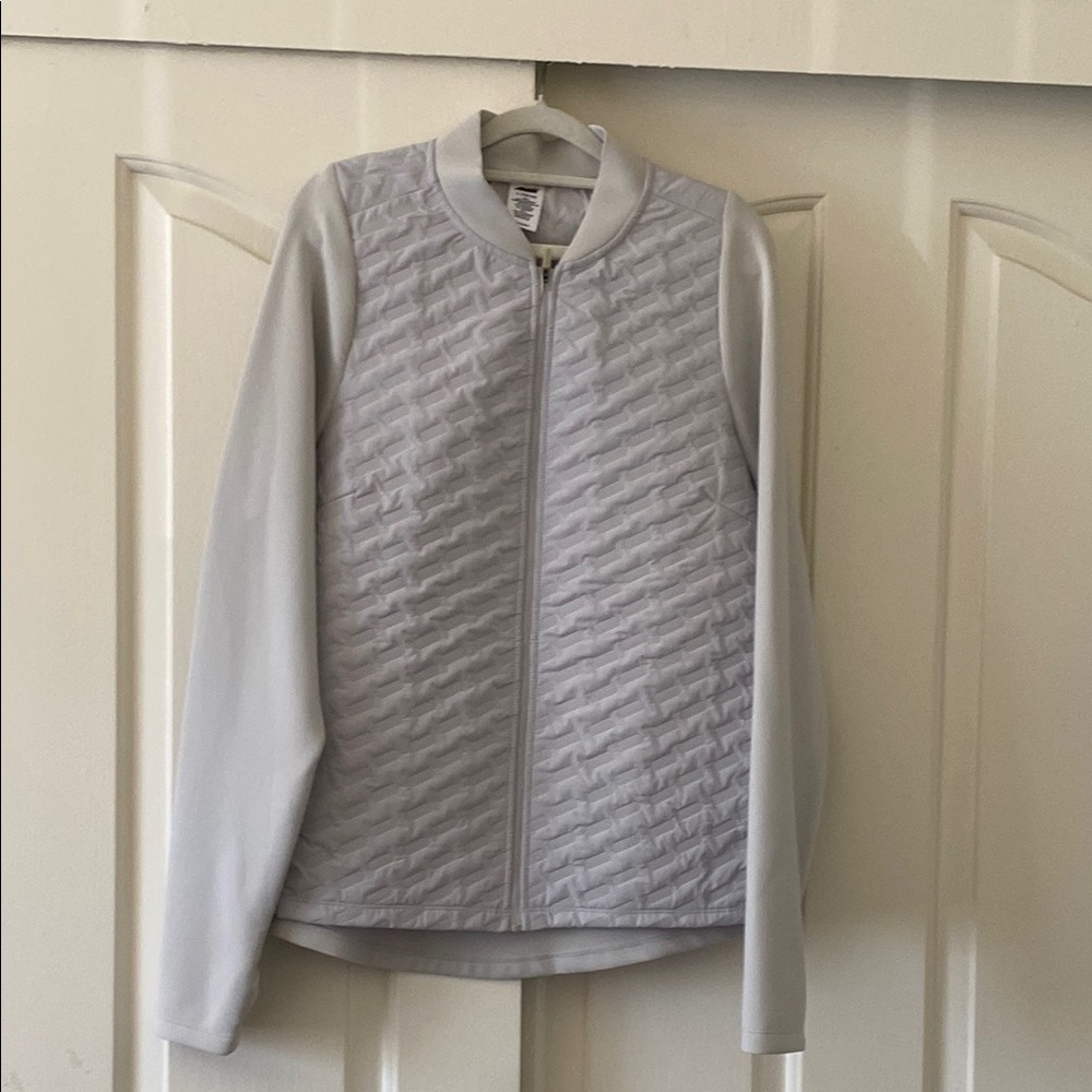 AVIA Women's Gray Quilted Jacket. Size 12-14.
